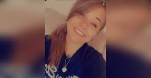 Samantha Oneill's Instagram, Twitter & Facebook