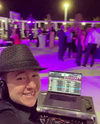 Damian Bland's Instagram, Twitter & Facebook