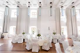 Deshalb finden sie im schlosshotel münchhausen nicht nur einen festsaal für eine große hochzeitsfeier. Schlosshochzeit Munchen Hochzeitsfotograf Fur Moni Ben Der Besondere Zauber