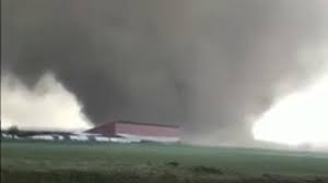 So schnell wie der tornado entstand, löste er sich allerdings auch wieder auf. Nrw Sehr Eindrucksvoller Tornado Wutet Uber Viersen Welt