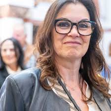 An evening of heartfelt tribute and unity unfolded as 1,000 people of all  ages filled St Kilda Shule last weekend to experience an extraordinary  musical celebration. We Sing As One