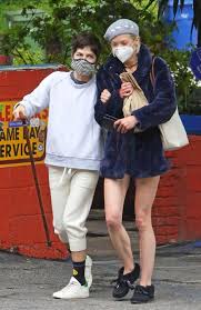 The actress was diagnosed with ms in august 2018, after seeing a doctor for. Selma Blair Spotted Out And About In La Amid Ms Battle Pictures