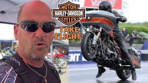 Dwayne Gee's Instagram, Twitter & Facebook