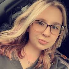 Nail shops or private owned salons for nail work?