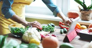 Amalan pemakanan sihat merujuk kepada diet pemakanan yang seimbang dan merangkumi semua jenis kelas. 11 Amalan Menyediakan Pemakanan Yang Sihat Untuk Anda Sekeluarga Ziana Eunos