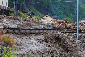 Hochwasser österreich 2013 dammbruch saalach zwischen salzburg und freilassing. Hochwasser Ein Toter Zwei Vermisste Salzburg Orf At