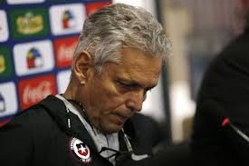 Reinaldo rueda, director técnico de la selección de chile, dio su visto bueno para que su salario se reduzca, en medio de la crisis por. Reinaldo Rueda Evito Referirse A La Polemica Del Penal No Cobrado