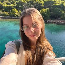 Hello everyone! 👋🏼 I'll visit Tromsø next weekend and I have to find a  beautiful birthday cake 🎂. Any recommendations in this sense?