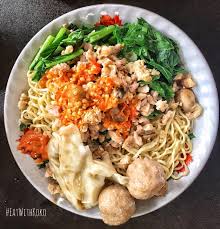 Bahan bahan yang digunakan seperti bawang merah, bawang putih, kunyit jahe, lengkuas, dan bahan bumbu lainnya. Bakmi Ayam Jamur Bang Bedo