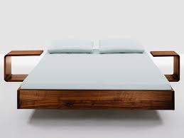 Bett Simple Das Puristische Massivholzbett Das Das Material Betont Bett Holz Bett Mobel Designer Bett