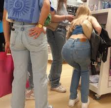 Hot German Creepshots-leggings and tits exposed