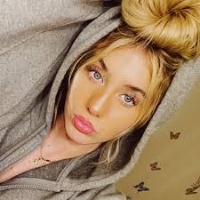 Bethany Shanks's Instagram, Twitter & Facebook