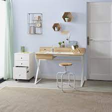 Installer un bureau dans un petit espace est possible, à condition de miser sur quelques idées astucieuses ! 4 Petits Bureaux Design Pour Bien Travailler Blog But