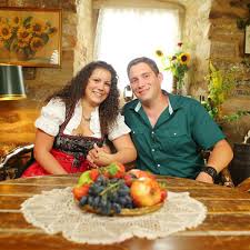 Bauer sucht Frau: Landwirt Guy aus Luxemburg und seine Victoria erwarten Nachwuchs.