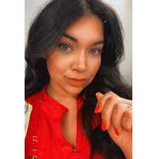 Victoria Taber's Instagram, Twitter & Facebook