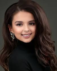 Rhea Decker's Instagram, Twitter & Facebook