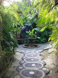 60 Ideen Und Beispiele Fur Eine Schone Gartenweg Gestaltung Allee De Jardin Jardins Decoration Jardin Exterieur