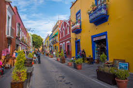 Due to its cultural wealth, it was declared a cultural heritage of humanity by the unesco. Puebla Callejon De Los Sapos Mexico