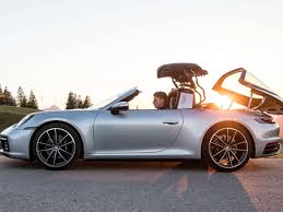 The new 2014 porsche 911 gt3 (991) on the race track of lausitzring in germany. Porsche 911 Targa 4s Diese Funktion Schutzt Die Frontschurze Des Teilzeit Cabrios