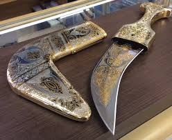 As i am yemeni i had my jambia when i was 8 year old ,my parents gave it to me and i wore it in a traditional festival with my family. Etiqueta Jambia Al Twitter