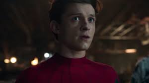 Spider-Man, Tom Holland ha dovuto sbarazzarsi della sua collezione  personale perché troppo imbarazzante
