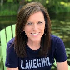 Stephanie Janowski's Instagram, Twitter & Facebook