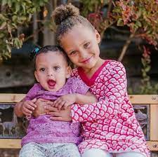 Steph and ayesha curry have the most adorable kids! Ryan And Riley Curry Kids Ayesha And Steph Curry Stephen Curry Family Curry Warriors