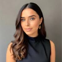 Julie Hesson's Instagram, Twitter & Facebook