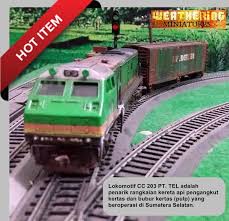 Tujuan pembuatan miniatur juga beragam namun, kebanyakan sebagai barang koleksi apalagi jika barang sungguhan telah usang atau tidak digunakan. Jual Miniatur Kereta Api Loko Cc20331 Pt Tel Gerbong Peti Kemas Di Lapak Ayura 142 Bukalapak