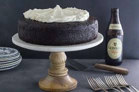 Fate bollire la birra per 5' in modo da ridurne il volume e concentrarne l'aroma. Ricetta Guiness Cake Ecco Come Preparare Il Dolce Irlandese Alla Birra