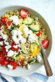 This Summer Quinoa Salad Combines The Best Of Summer Produce In A Easy Nutritious And Produce Fille Quinoa Salad Recipes Salad Recipes Healthy Summer Recipes