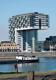 Finde 4.477 angebote für exklusive wohnungen zum verkauf zu bestpreisen, die günstigsten immobilien zum verkauf ab € 39.000. Im Kolner Rheinauhafen Sind Luxus Wohnungen Entstanden Deren Gebaudeform An Einen Hafenkran Erinnert Exklusives Wohnen Malerblatt Online