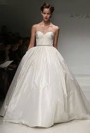 Gorgeous Strapless Silk Taffeta Bridal Ball Gown Featuring A Sweetheart Neckline Ruched Bo Wedding Dresses Taffeta Top Wedding Dresses Preowned Wedding Gowns