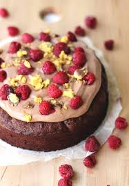 Flourless Chocolate Cake With Nutella Mousse Raspberries Honeycomb The Sugar Hit Rezept Dessert Ideen Kuchen Rezepte Schokoladenkuchen Ohne Mehl
