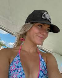 Leah Goodrich's Instagram, Twitter & Facebook