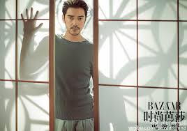 金城武经常打扮得邋遢颓唐，不爱惜自己的天赋。 当年金城武和造型师吴里璐在法国拍外景。 两人经常一起出去吃饭。 金城武每次都是套上t恤、凉鞋、七分裤，屁颠屁颠就出门了。 有一次吴里璐忍不住对他说：喂!我们是在巴黎啊。 Bazaar China äºŒæœˆè™Ÿ æ–°èžå ±å°Žå€ é‡'åŸŽæ­¦ Net è¨Žè«–å€ Powered By Discuz Takeshi Kaneshiro Diá»…n Vien Máº¯t