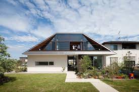 House With A Large Hipped Roof In Japan Architecture House Architecture Architecture Design