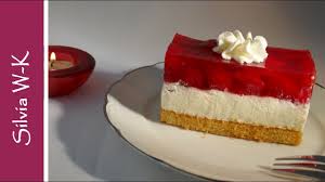 Mit Diesem Rezept Gibt Es Den Perfekten Erdbeerkuchen In Der Schnittenform Besonders Auch Fur Kleinere Hausha Erdbeerkuchen Kuchen Und Torten Erdbeer Kuchen