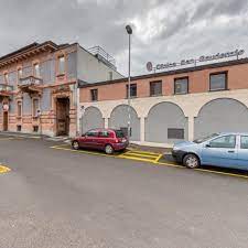 Bonne disponibilité et tarifs concurrentiels pour hôtels, bed and breakfast, maison vacances près de policlinico. Casa Di Cura San Gaudenzio Di Novara Policlinico Di Monza
