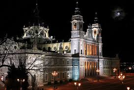 Catedral De Santa Maria La Real De La Almudena Madrid Madrid Catedral De Santa Maria La Real De La Almudena 11 03 2013 Noche Catedral Viajar Por Espana Arquitectura