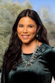 Kelly Cullen's Instagram, Twitter & Facebook