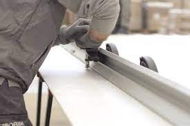 Wenn die länge eines vorhandenen fliesenschneiders ausreicht, kann man damit in vielen fällen auch großformatige fliesen schneiden. Schneiden Von Grossformatigen Fliesen Florim S P A Sb