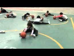 Dos equipos de igual número de participantes, se han de pasar la pelota de forma seguida, hasta 10 veces. Juegos Tareas Y Actividades Imaginando Con El Balon Youtube