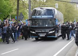 Thiago was also on the pitch. Das Derby Warmup Mit Video 4000 Lowen Fans Feiern Ihre Mannschaft Frau Kollner Kommt Mit Dem Rad