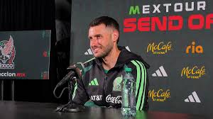 Santiago Giménez ve ventaja para México en el Mundial 2026 por la afición, la altura y el Azteca
