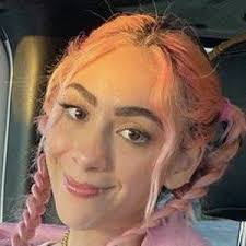 Cassie Diamond's Instagram, Twitter & Facebook