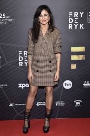 Należę do grona szczęśliwców, którzy w trakcie pandemii mieli pracę prezenterka zapewnia, że pandemia nie odbiła się negatywnie na jej sprawach zawodowych. Gabi Drzewiecka Fashion Peplum Dress Style