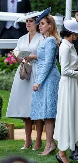 Princesses beatrice and eugenie are the daughters of prince andrew, duke of york, and sarah ferguson, duchess of york.the queen and the duke of edinbu. Pin On Princesas Beatrice E Eugenie