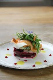Millefeuille De Betteraves Rouge Et Blanche Saumon Fume Et Mozzarella Restaurant Ose Angers Gastronomica Saumon Fume Betterave Rouge Betterave
