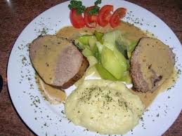 Semerrolle Mit Wacholderrahmsauce Und Petersilienwurzelpuree An Apfel Porreegemuse Rezept Rezept Porree Gemuse Fleisch Gerichte Porree